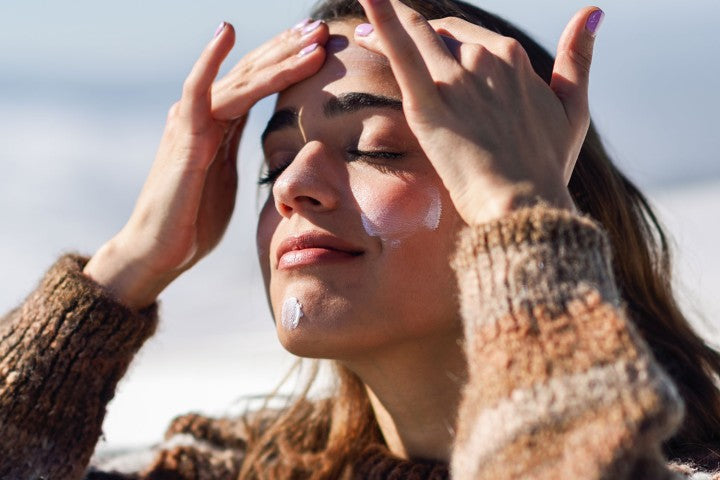 How to Re-Apply Sunscreen Over Makeup
